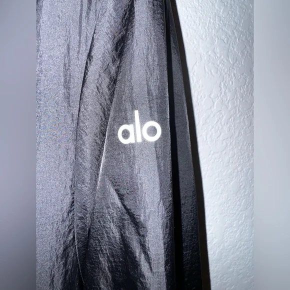 Alo Yoga Light Up Jacket - Picture 6 of 7